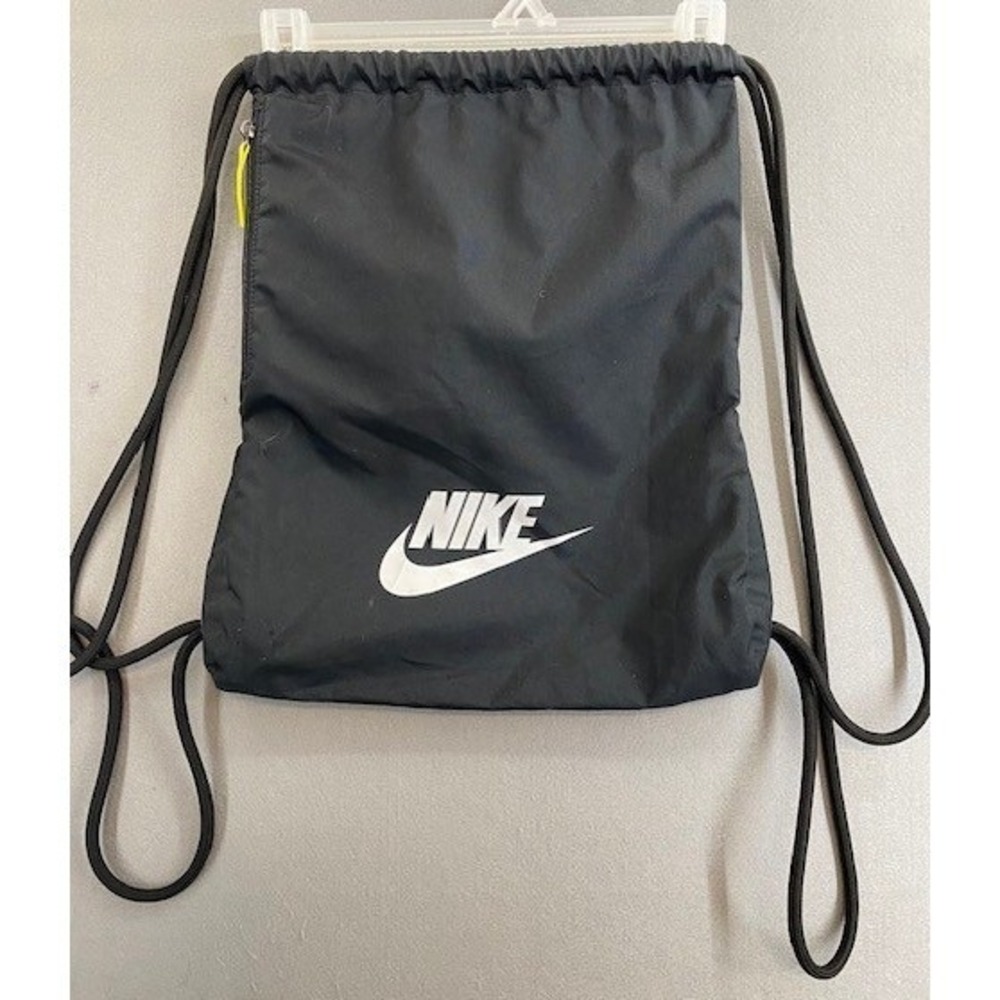 Nike Heritage Drawstring Backpack Side Pocket Black w/‎ White Logo